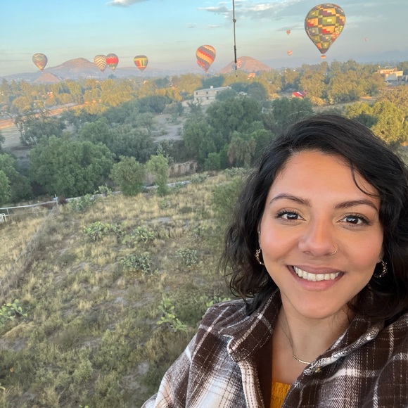 Meet your Posher, Yessenia - Picture 1 of 1